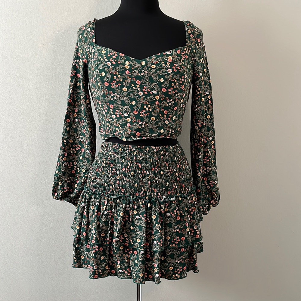 2 Piece long sleeve crop top skirt set